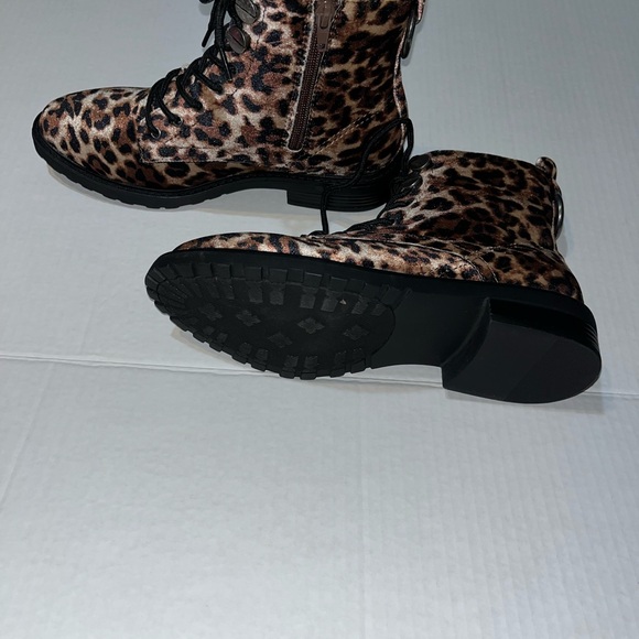 Leopard Print Women's Boots - Picture 4 of 4